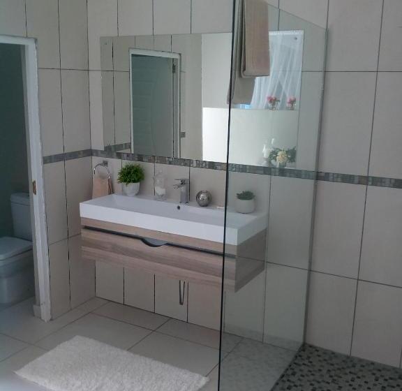 חדר דלוקס מיטת קווין, St Lucia Kingfisher Lodge