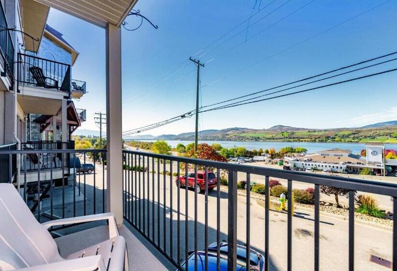 Deluxe Suite King Bed, The Castle At Swan Lake