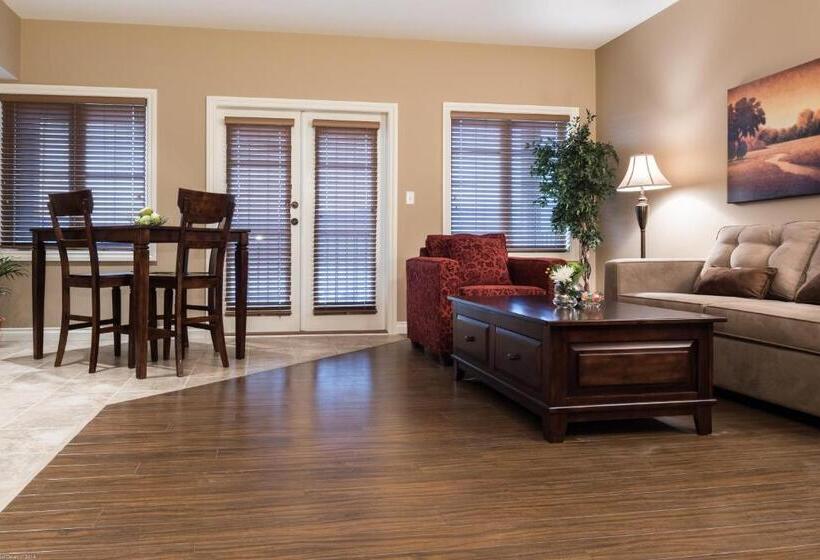 Deluxe Suite King Bed, The Castle At Swan Lake