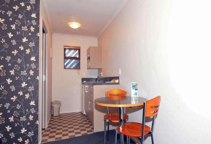 标准工作室, Asure Scenic Route Motor Lodge