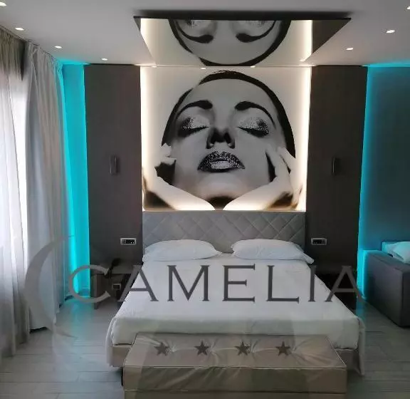 Suite Junior, Camelia