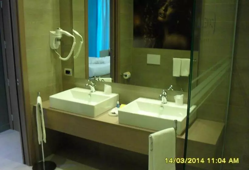 Suite Junior, Camelia