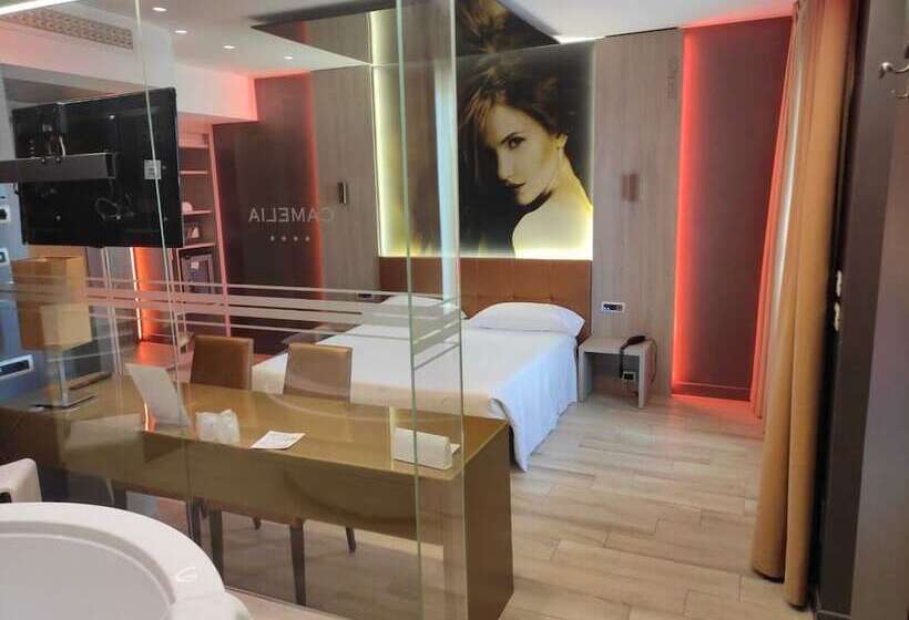 Полулюкс, Camelia