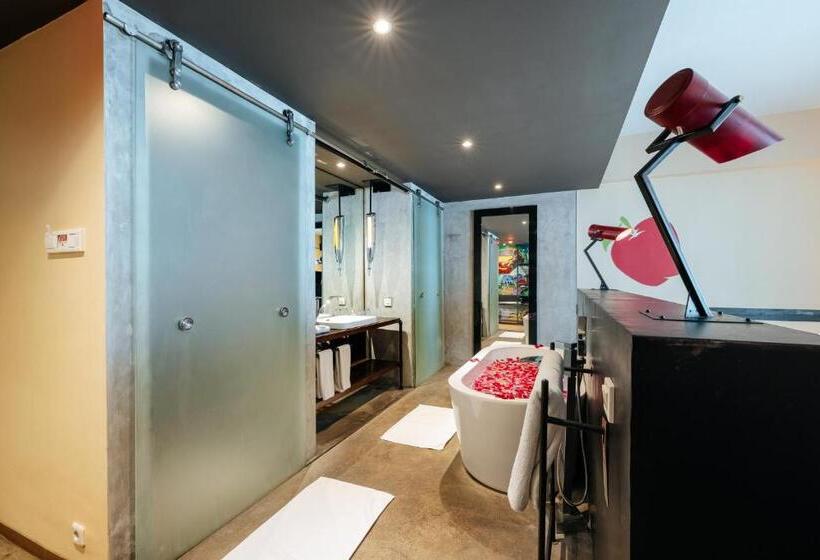 プールの見えるデラックスルーム, Viva Dash Hotel Seminyak