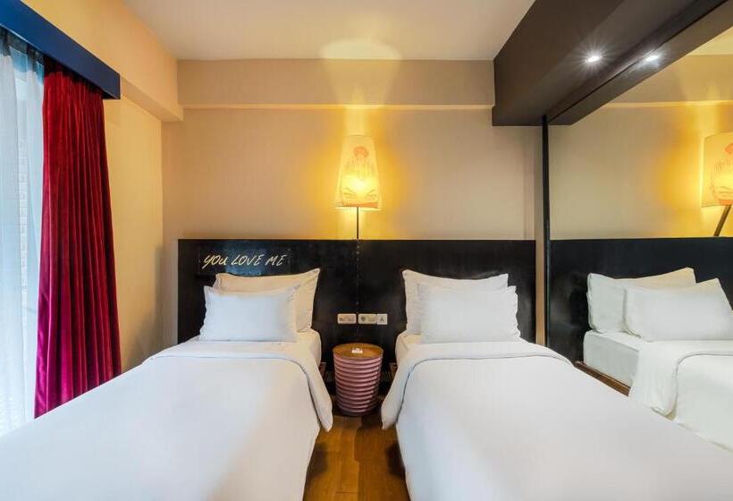 استودیوی استاندارد, Viva Dash Hotel Seminyak