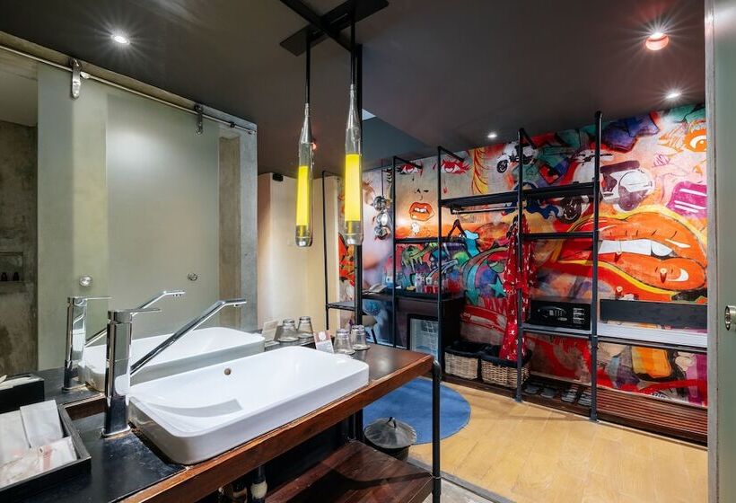 스탠다드 스튜디오, Viva Dash Hotel Seminyak