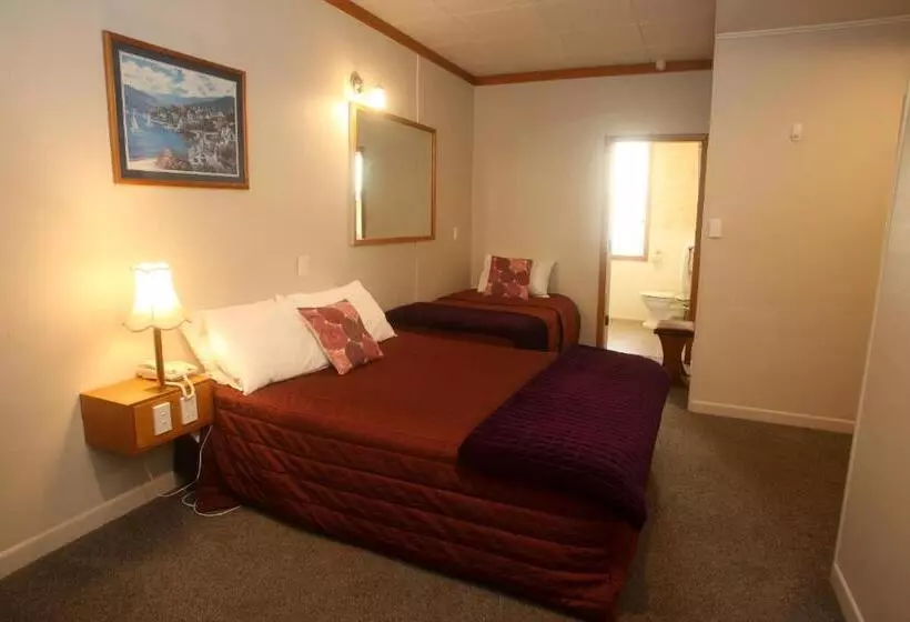اتاق خانوادگی, The Grand Hotel Wanganui