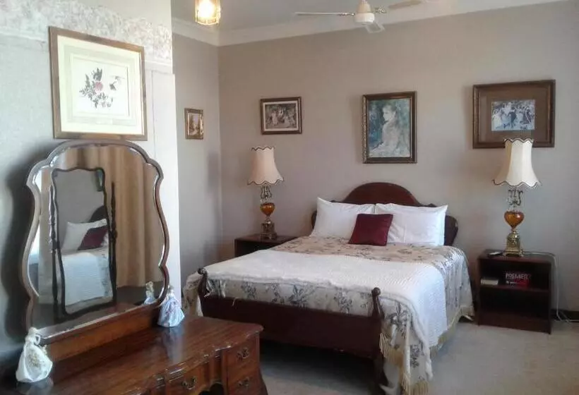 سوییت سوپریور, The Grand Hotel Wanganui
