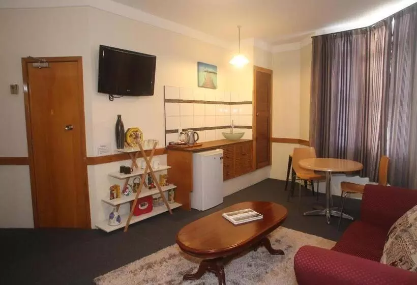 سوییت لوکس, The Grand Hotel Wanganui