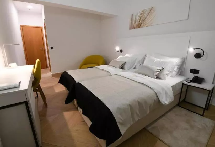 オーシャンビューバルコニー付きワンベッドルームアパートメント, Aparthotel Milenij