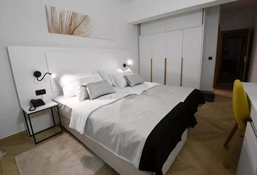 オーシャンビューバルコニー付きワンベッドルームアパートメント, Aparthotel Milenij
