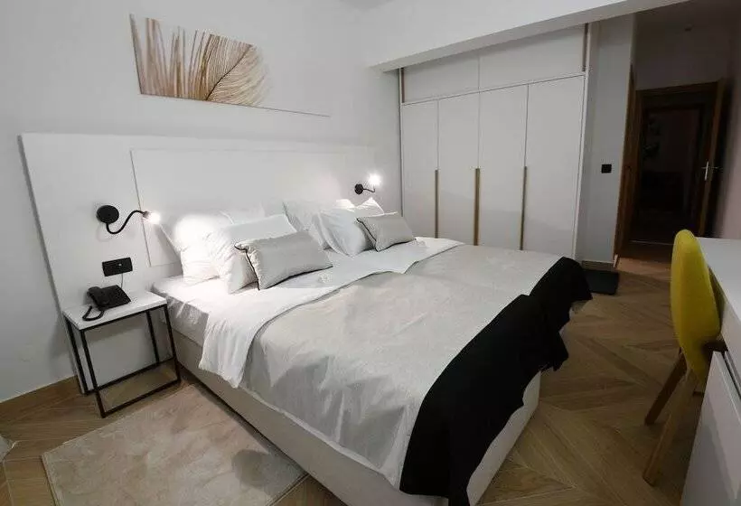 オーシャンビューバルコニー付きワンベッドルームアパートメント, Aparthotel Milenij