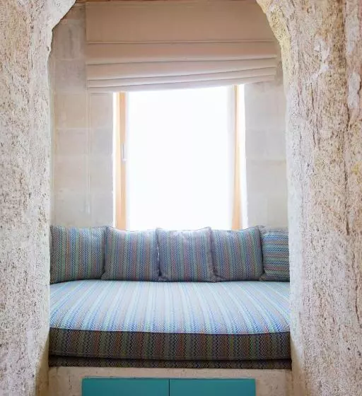 Deluxe Room King Size Bed