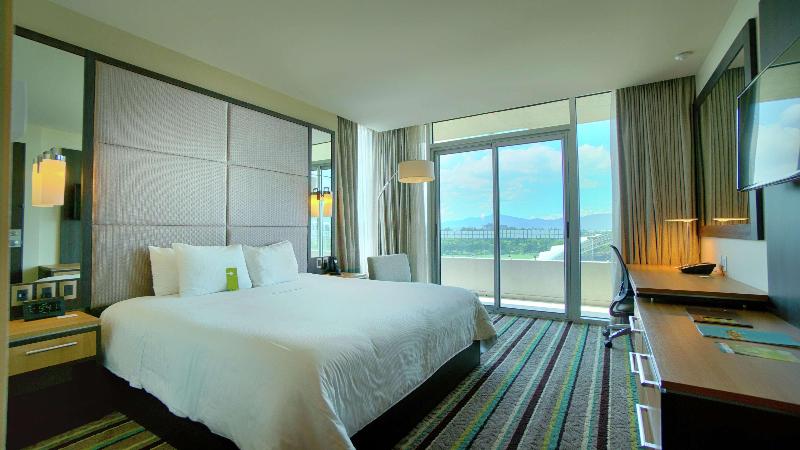 带大床的标准间, Hilton Garden Inn San Jose La Sabana