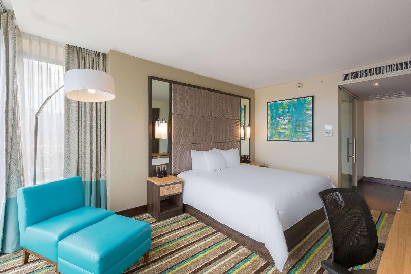 带大床的标准间, Hilton Garden Inn San Jose La Sabana