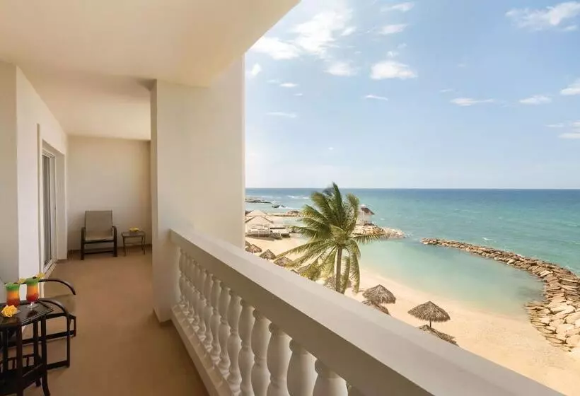 سوییت با چشم‌انداز دریا, Hyatt Ziva Rose Hall All Inclusive