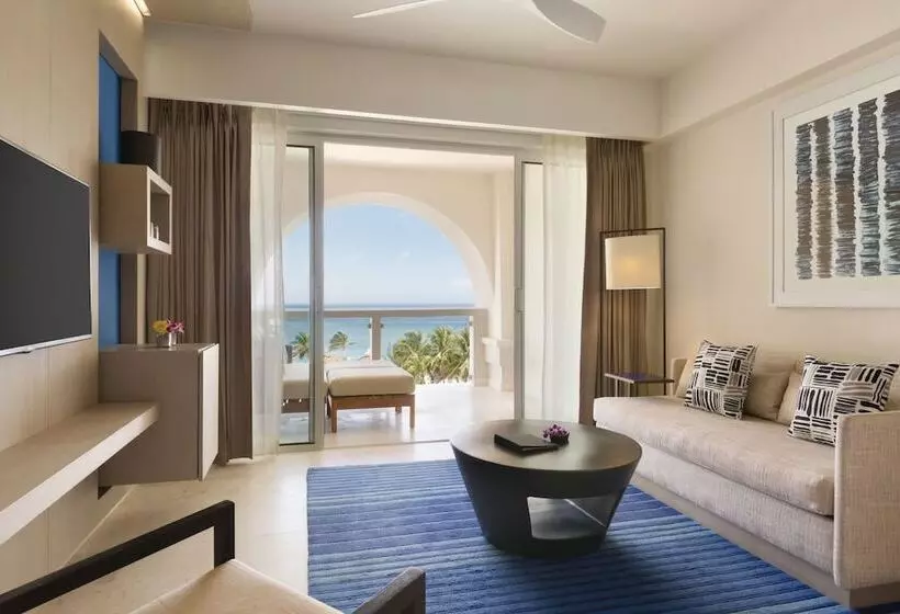 سوییت جونیور با چشم‌انداز دریا, Hyatt Ziva Rose Hall All Inclusive