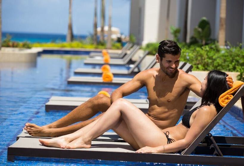 Standard swim-up room, Hyatt Ziva Rose Hall All Inclusive