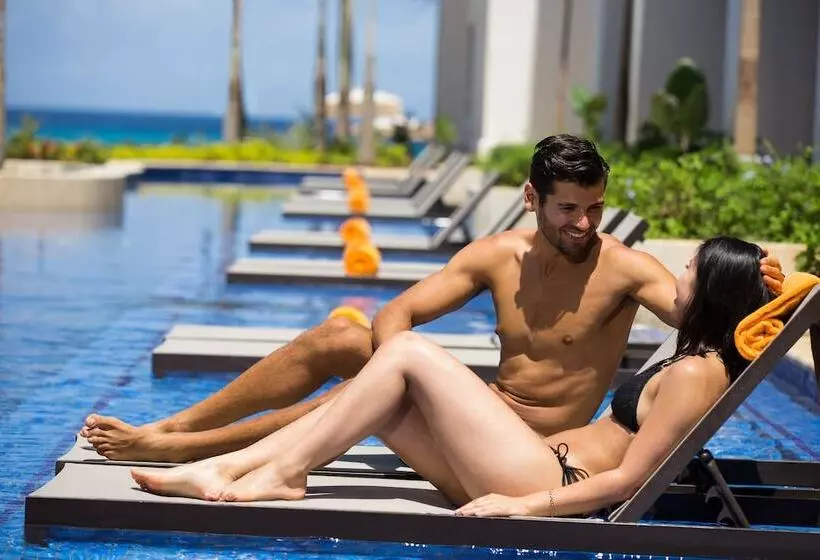 Standard swim-up room, Hyatt Ziva Rose Hall All Inclusive