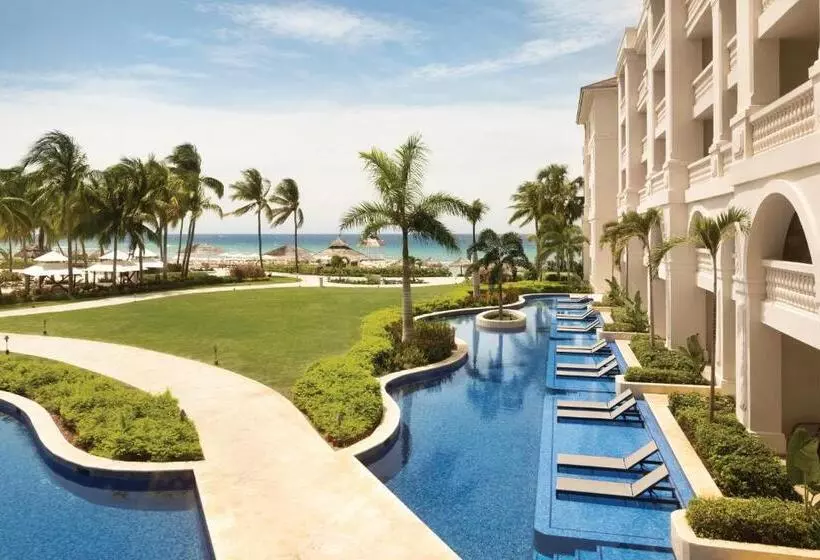 Standard swim-up room, Hyatt Ziva Rose Hall All Inclusive