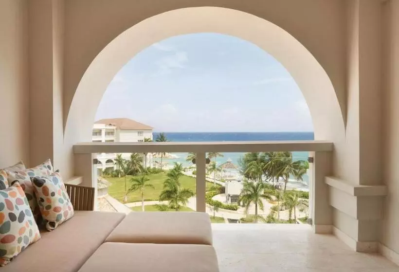 سوییت جونیور با چشم‌انداز دریا, Hyatt Ziva Rose Hall All Inclusive