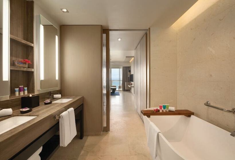 سوییت جونیور با چشم‌انداز دریا, Hyatt Ziva Rose Hall All Inclusive