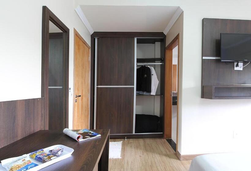 标准三人间, Jaguar