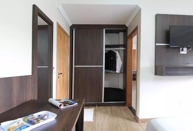 3-Bett-Standardzimmer, Jaguar