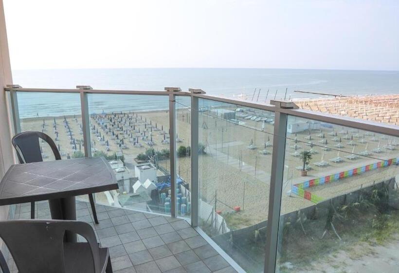 חדר משפחתי, La Bussola