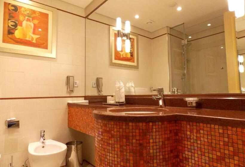 اتاق استاندارد با تخت بزرگ, Millennium Hotel & Convention Centre Kuwait