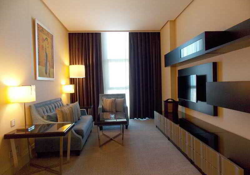 اتاق کلاب, Millennium Hotel & Convention Centre Kuwait