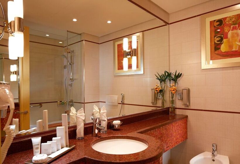 Club Room King Bed, Millennium Hotel & Convention Centre Kuwait