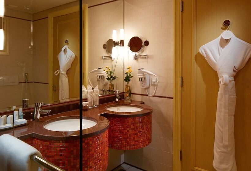 Club Room King Bed, Millennium Hotel & Convention Centre Kuwait