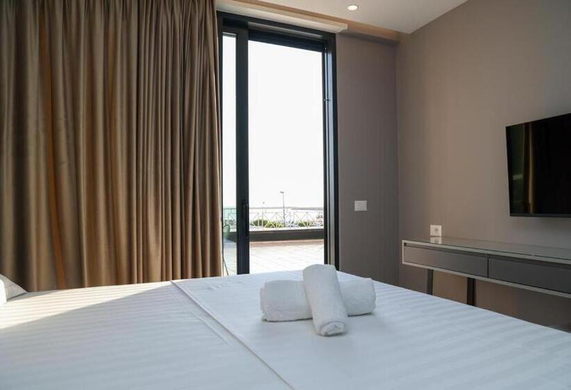 Triple Room Sea View, President