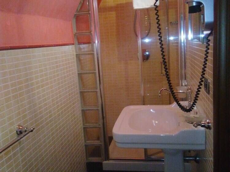 スーペリアトリプルルーム, Villa Dorata