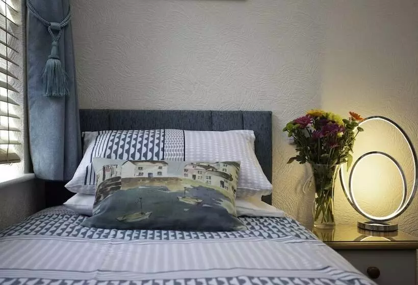 اتاق استاندارد یک نفره, Mariners Guest House