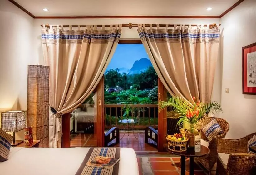 景色の見えるデラックスルーム, Riverside Boutique Resort, Vang Vieng
