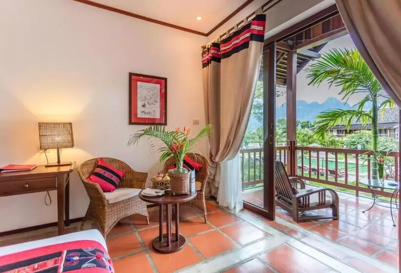 景色の見えるデラックスルーム, Riverside Boutique Resort, Vang Vieng