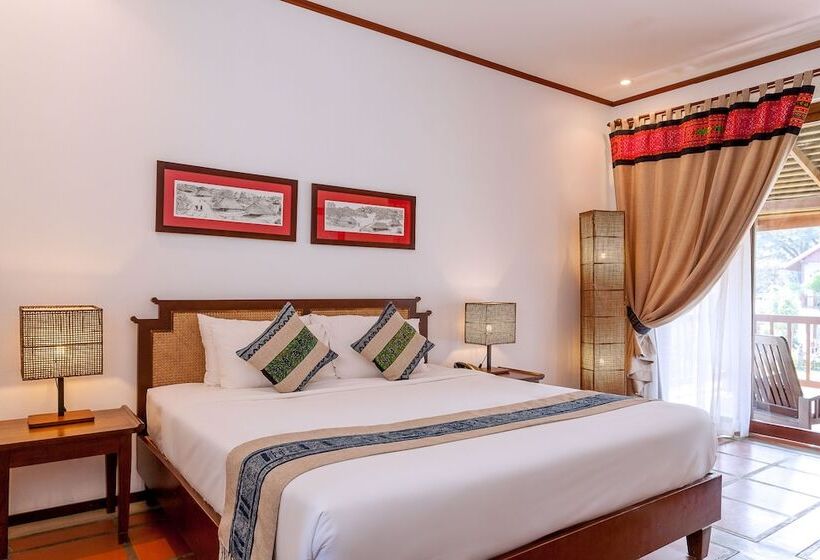 Номер Deluxe Вид на Горы, Riverside Boutique Resort, Vang Vieng