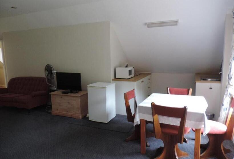 اتاق خانوادگی با چشمانداز باغ, Milkwood Lodge