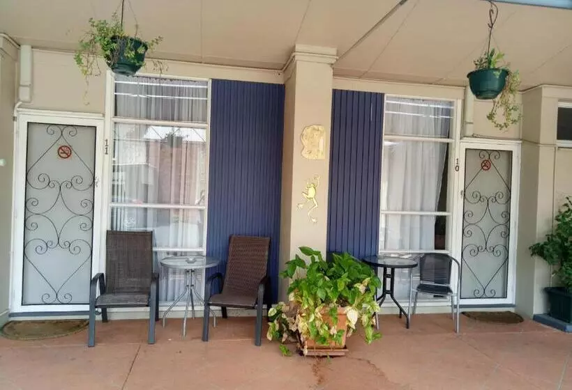 キングサイズベッドのスタンダードルーム, Clifton Motel