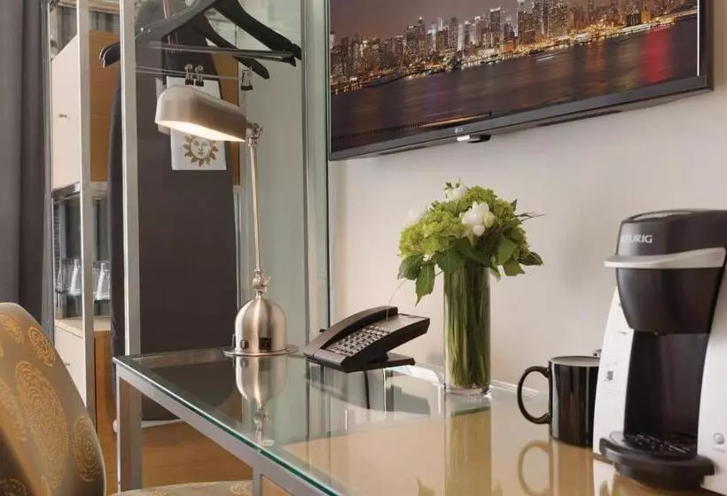 Executive-sviitti, Executive Hotel Le Soleil New York