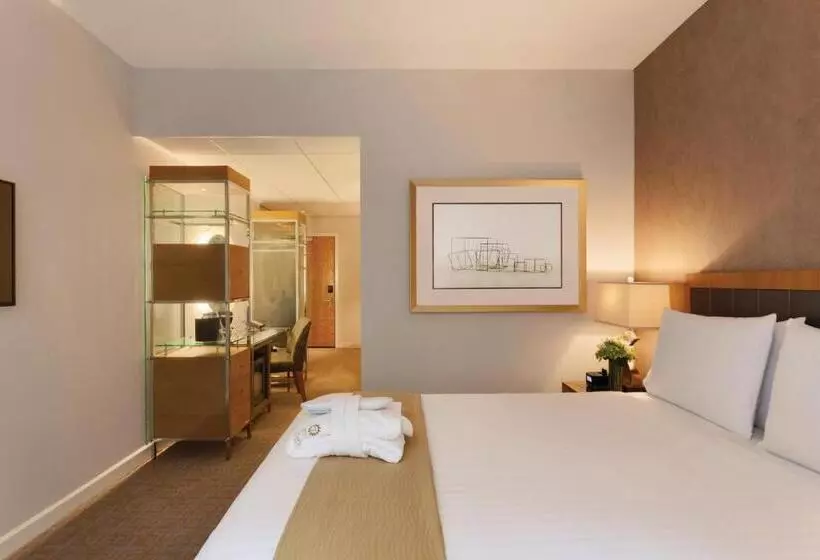 Executive-sviitti, Executive Hotel Le Soleil New York
