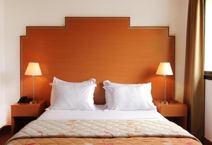 کلبه ییلاقی, Farah Inn Ifrane