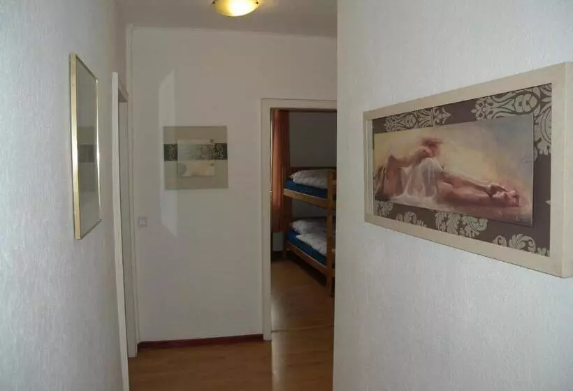ルームシェアのワンベッド, Hostel Goslar