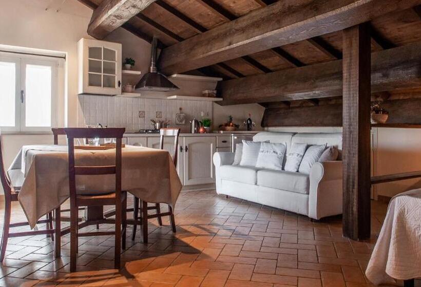 带1个卧室的带阳台的公寓, Antica Residenza Montereano