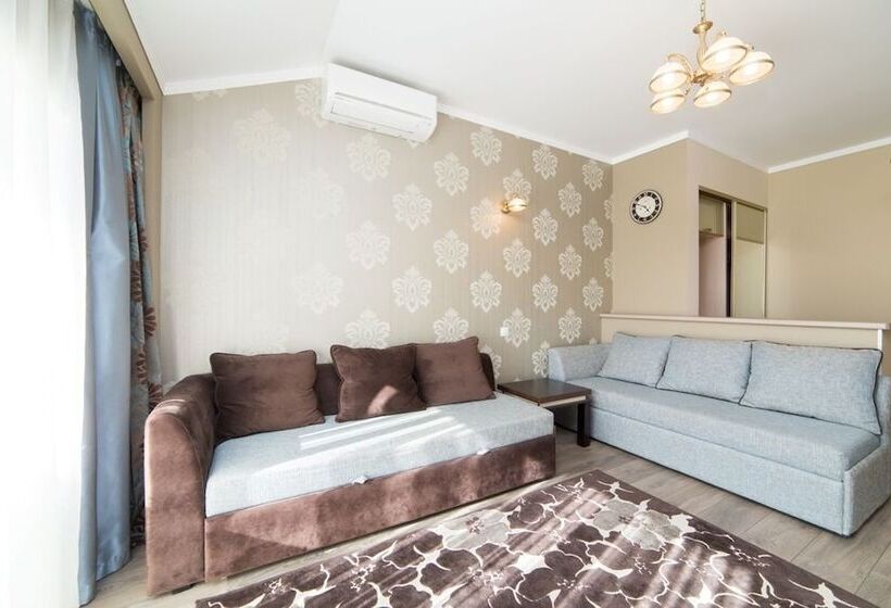 سوییت با چشم‌انداز دریا, Arli