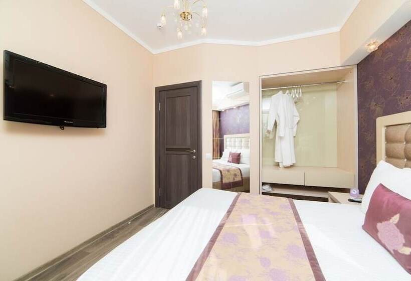 سوییت با چشم‌انداز دریا, Arli