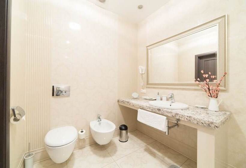 سوییت با چشم‌انداز کوه, Arli