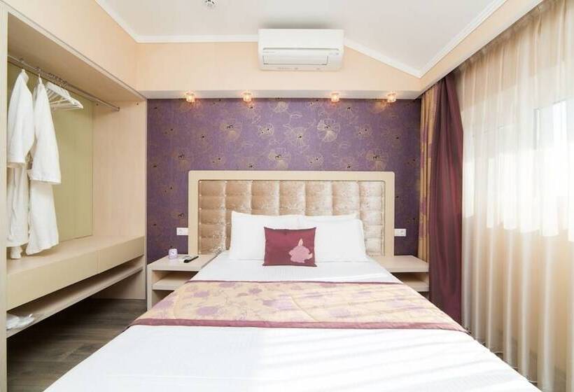 سوییت با چشم‌انداز دریا, Arli